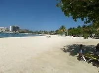 Sundream Beach Studio Apartment Ocho Rios